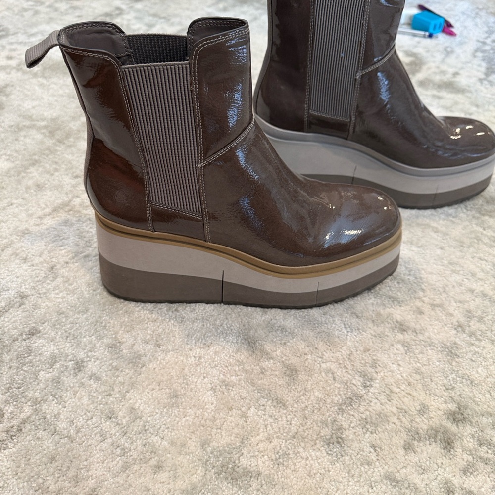 NEW!! Naked Feet Glossy Brown Ankle Boots GUILD IN MUD PLATFORM - Picture 10 of 12